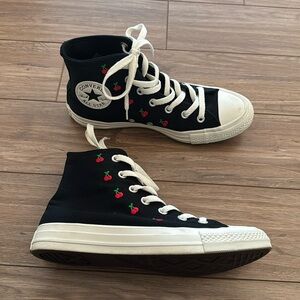 🟡SOLD🟡 Womens Chuck Taylor Converse Black & Cherry Pattern High Top Sneakers